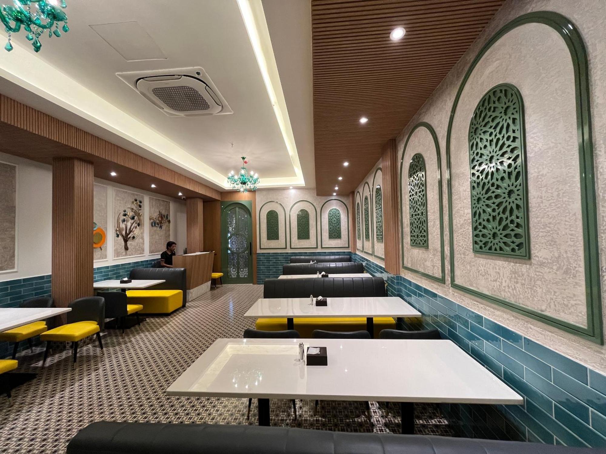 Esquire Hotel Near Bkc Mumbai — Photos 1